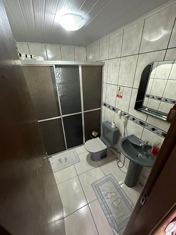 Deluxe Em Foz Piscina Wifi Estacionamento Cozinha E Ar Habitación en casa particular